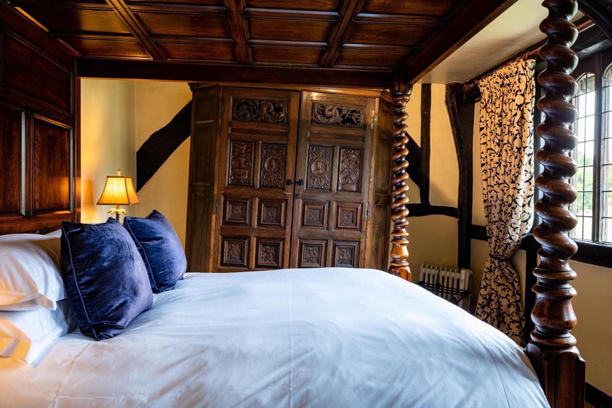 The Crown Inn Chiddingfold Ngoại thất bức ảnh